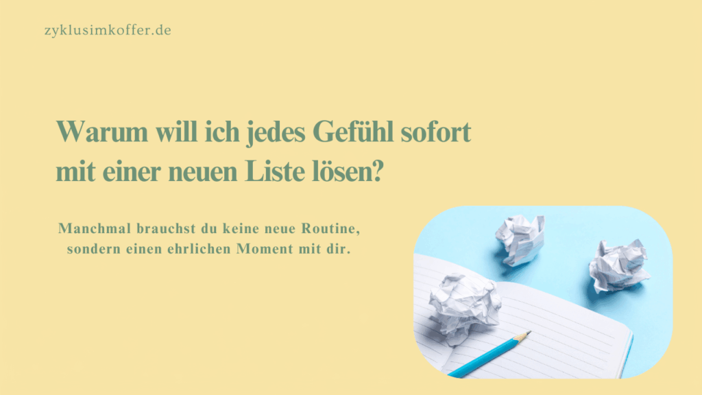 Pastellgelber Blog-Header mit der Frage „Warum will ich jedes Gefühl sofort mit einer neuen Liste lösen?“ und einem Notizbuch mit zerknülltem Papier als Symbol für inneres Chaos und Planungsdruck.
