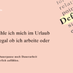 Urlaub oder Workation? Warum ich heute beides anders plane Pastellpinker Blog-Header mit der Frage „Warum fühle ich mich im Urlaub schuldig, egal ob ich arbeite oder pausiere?“ und einer Zeitungsausschnitt-Grafik mit dem markierten Wort „Definition“ als Symbol für klare Reiseplanung zwischen Urlaub und Workation.