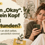 7 Nachrichten an mich selbst, bevor ich aus einem „Okay“ eine Krise mache Besorgt blickende Frau am Smartphone neben einer Sprechblase mit „Okay.“ und der Überschrift „Nur ein Okay. Und dein Kopf macht Überstunden?“